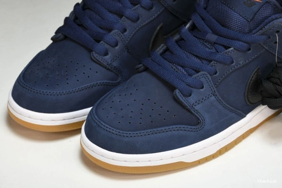 Dunk Low Black Gum SB Nike CW7463-401 Navy  0107